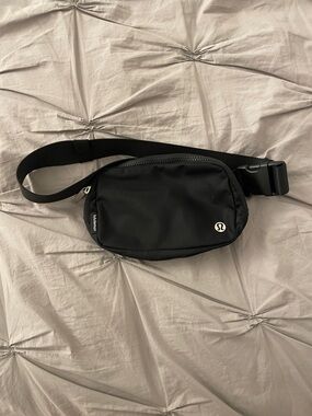 lululemon athletica Black Compact Belt Bag
